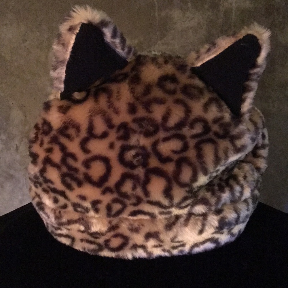 Faux fur wildcat hat NWOT